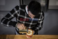 Barista turn coffee brewing into art