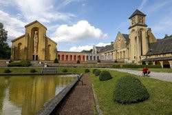 Klasztor Trapistów w opactwie Cystersów w Orval na południu Belgii - UIG
